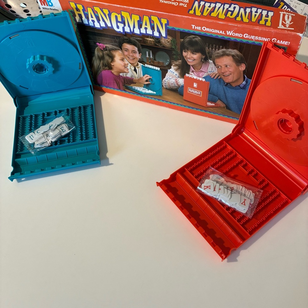 Vintage HANGMAN Board Game 1988? Milton Bradley 4623 Family Game Night - Picture 3 of 8